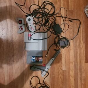 Nintendo Entertainment System with Controllers - Gray